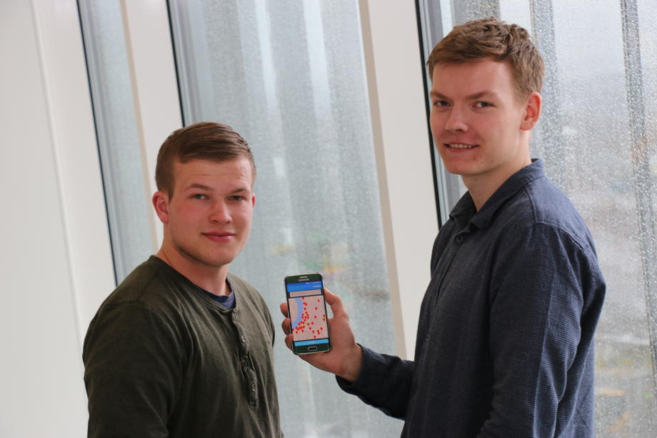 Studenter viser mobil-app